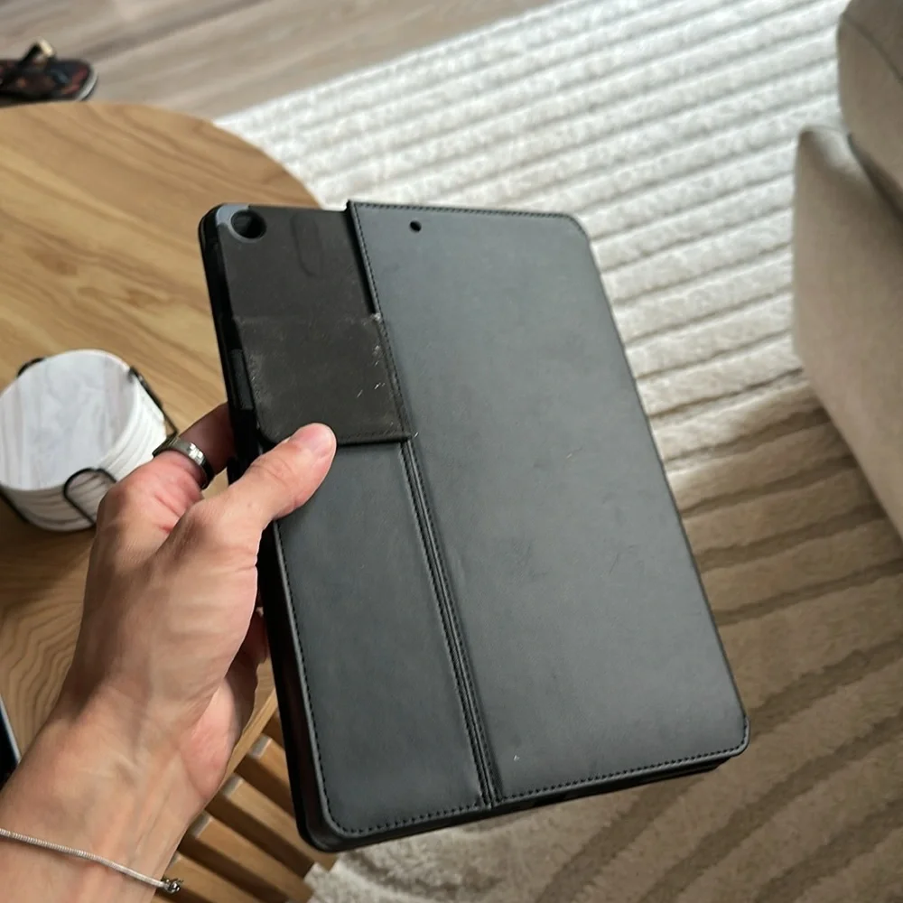 Apple Black iPads Sleek Minimalist Tablets